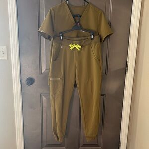 Olive Green Women's Jogger set (casma top size small/joggers size small petite)